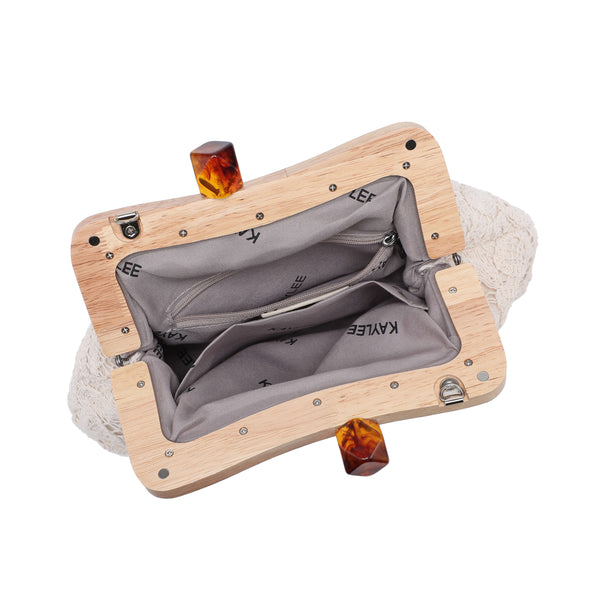 LACE CLUTCH